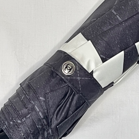 Black & White Camellia Umbrella ☂️ NIB - Picture 4 of 12